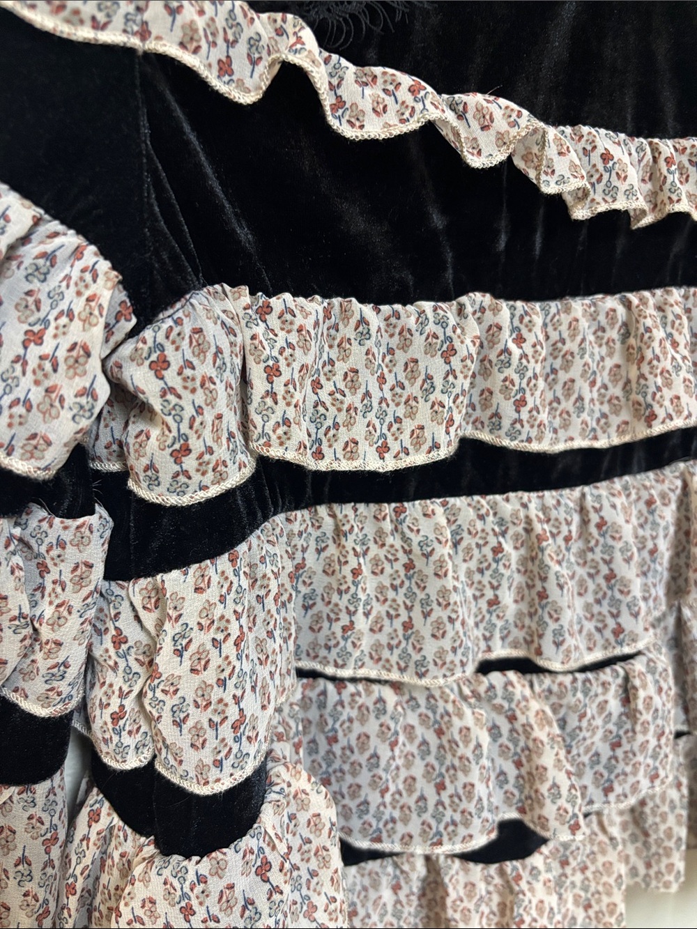 POL Ruffle Velvet Blouse - Picture 5 of 5